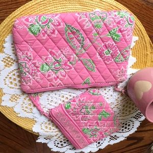 Tanya Lee bundle of two pink & green cosmetic bag/chain purse.